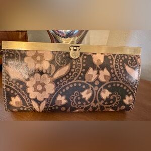 **SALE**Patricia Nash Chic Leather Floral Clutch - Black and Tan